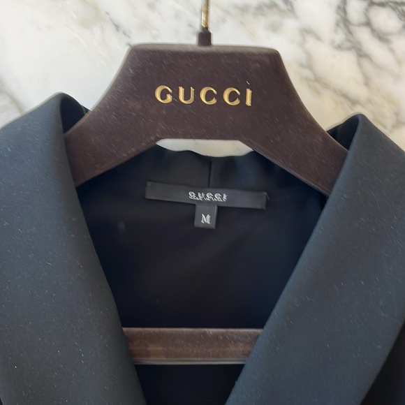 Gucci gown tuxedo style in black. Medium. V neck in satin with back slit. - Picture 7 of 7